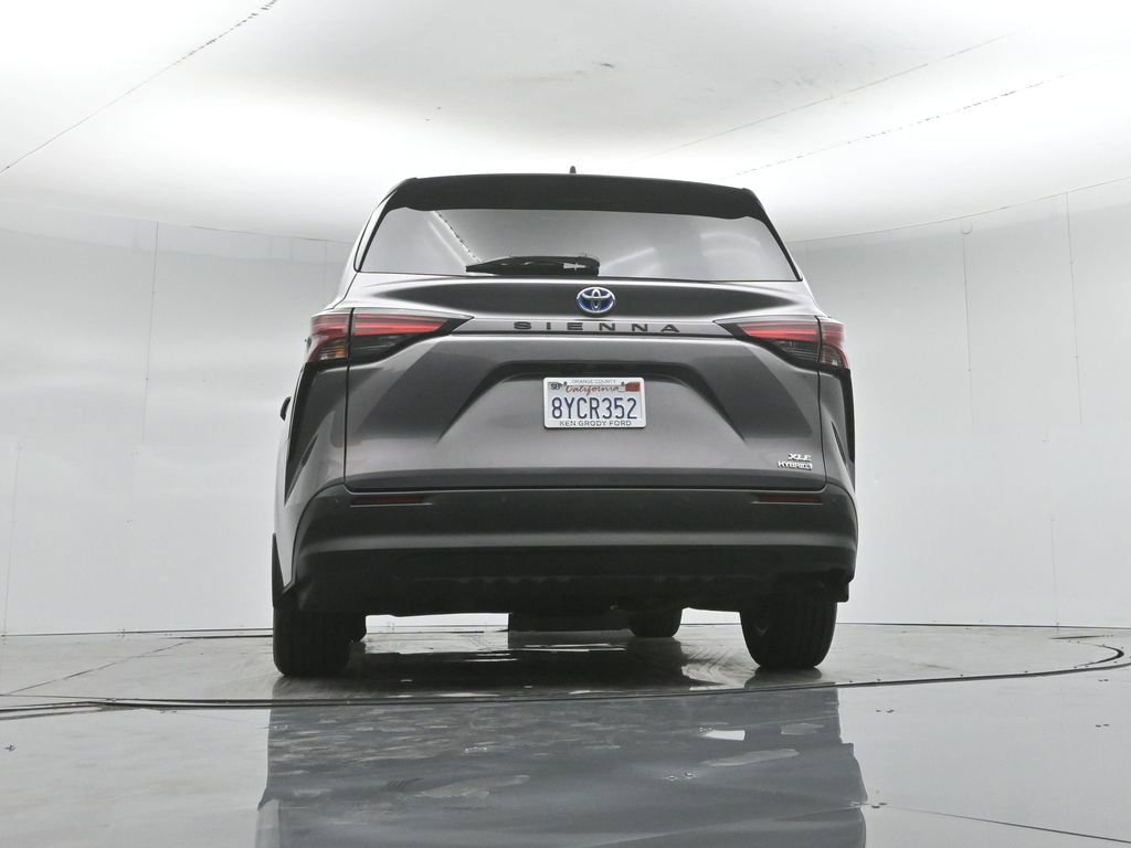 Used 2021 Toyota Sienna XLE FWD image 54