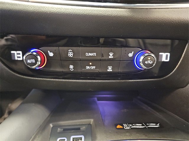 Used 2022 Buick Enclave Essence image 25