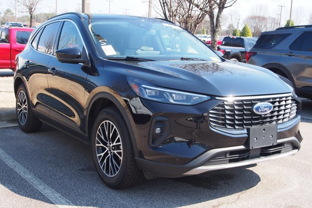 Certified 2025 Ford Escape SE w/ PHEV Premium Package image 2