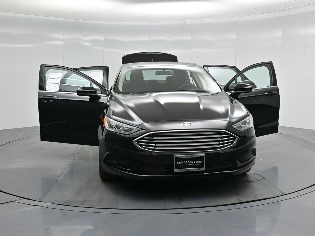 Certified 2017 Ford Fusion SE image 29