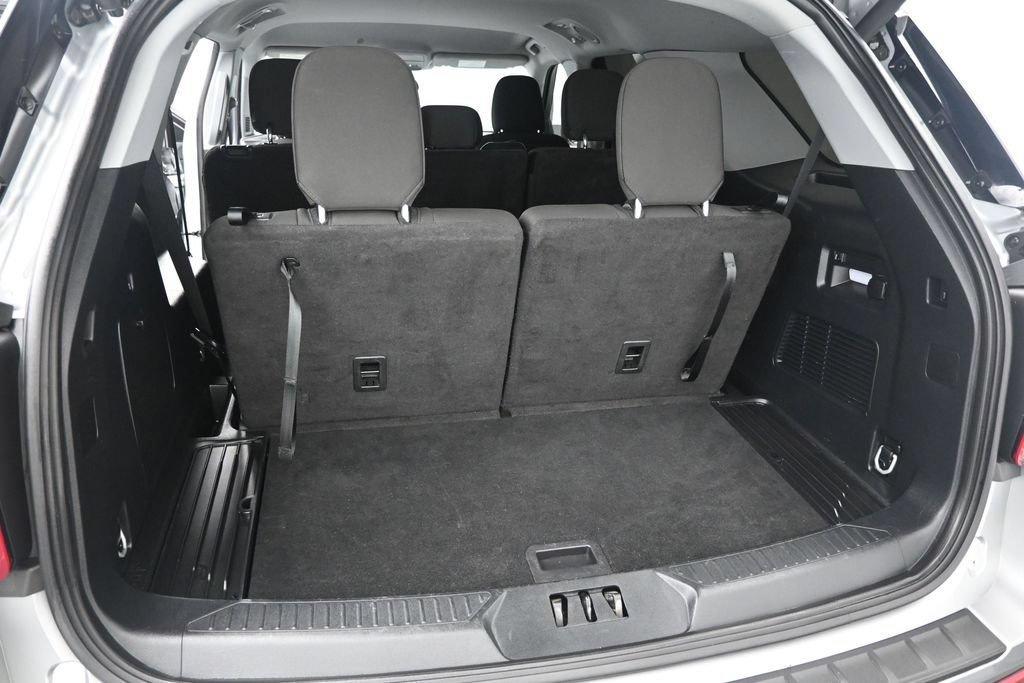 Certified 2023 Ford Explorer XLT RWD image 9