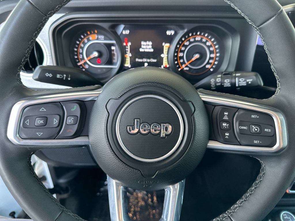 Used 2025 Jeep Wrangler Unlimited Sahara AWD/4WD image 22