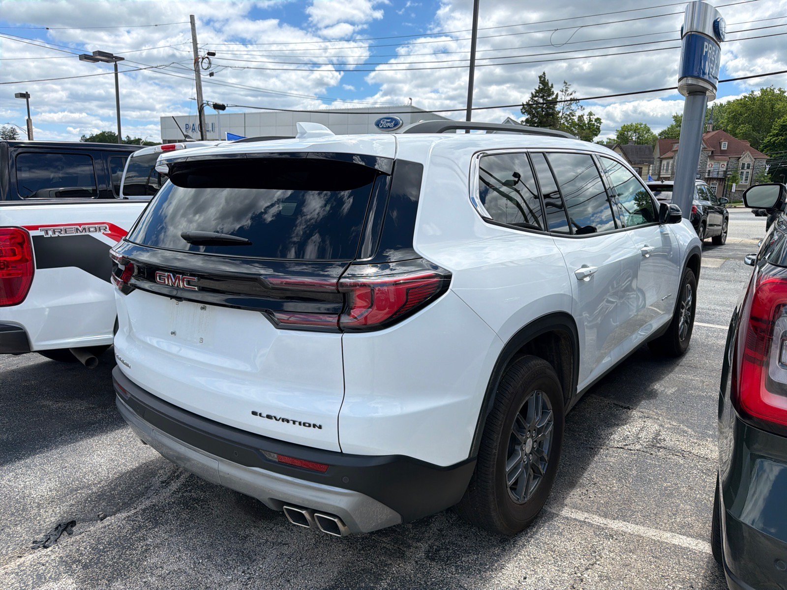 Used 2025 GMC Acadia Elevation FWD image 4