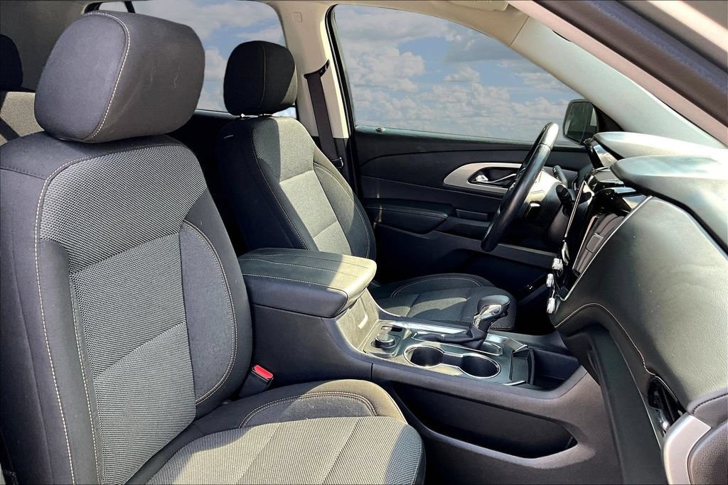 Used 2021 Chevrolet Traverse LT FWD image 32