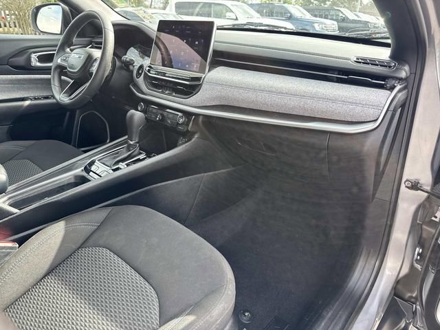 Used 2023 Jeep Compass Sport image 12