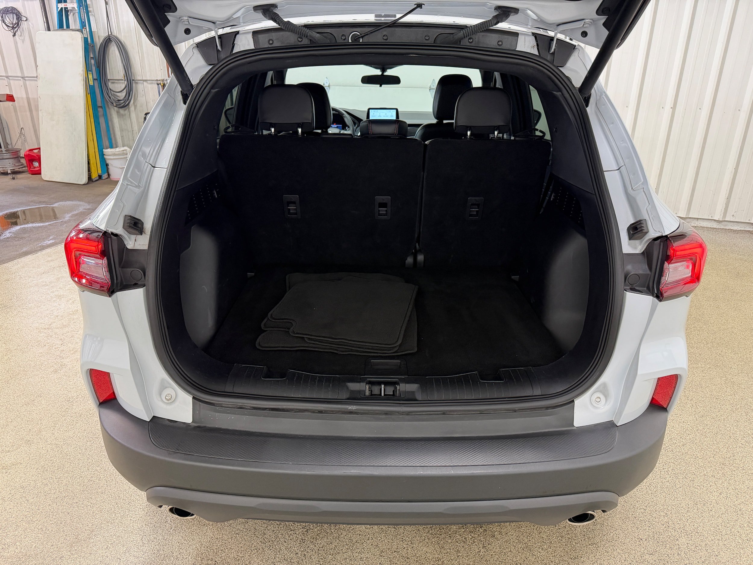 Certified 2025 Ford Escape ST-Line Select AWD/4WD image 31