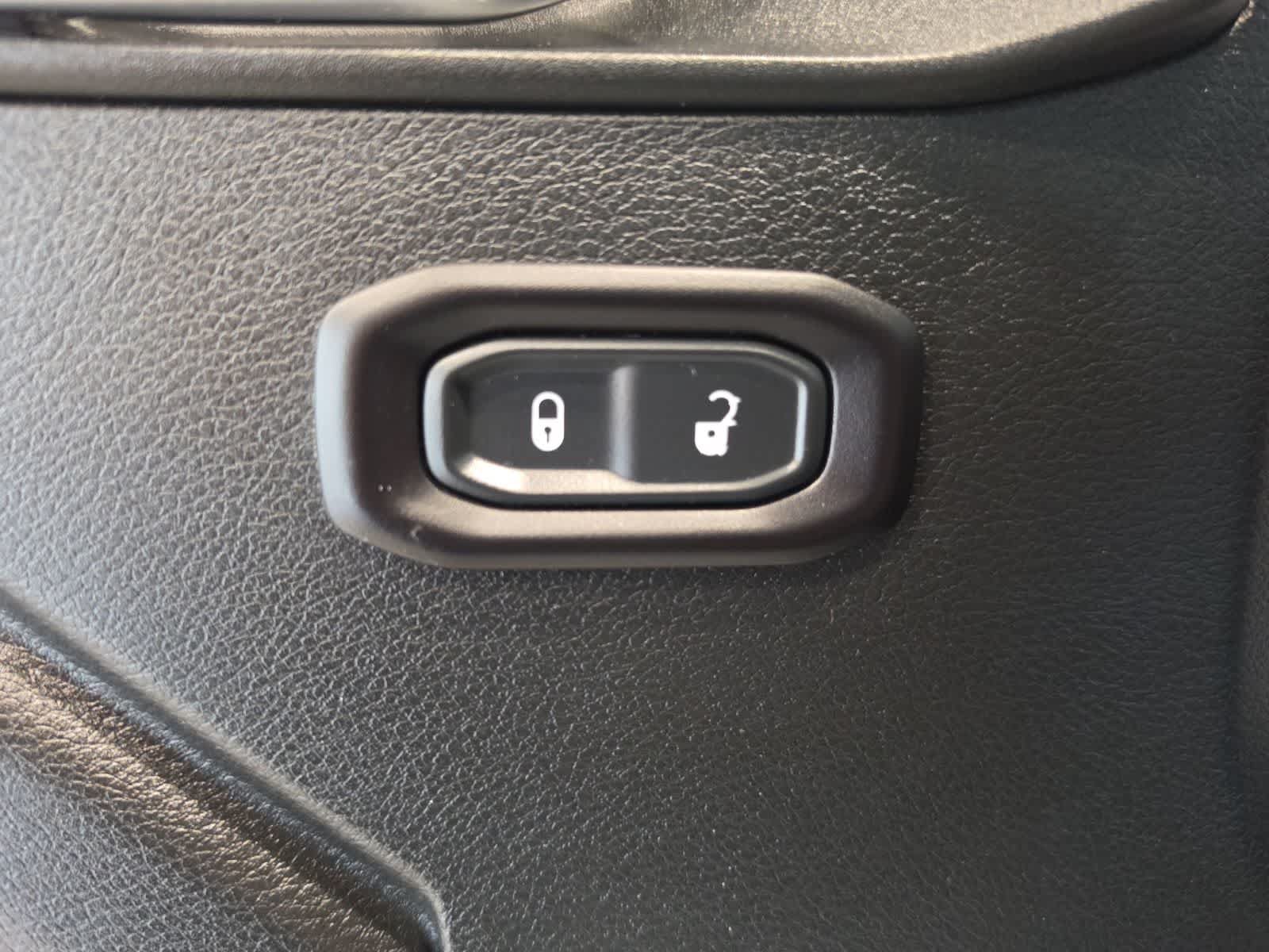 Used 2018 Jeep Wrangler Unlimited Rubicon w/ Dual Top Group AWD/4WD image 17