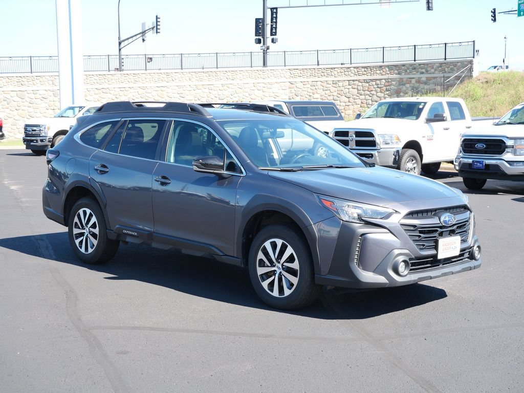 Used 2025 Subaru Outback Premium AWD/4WD image 4