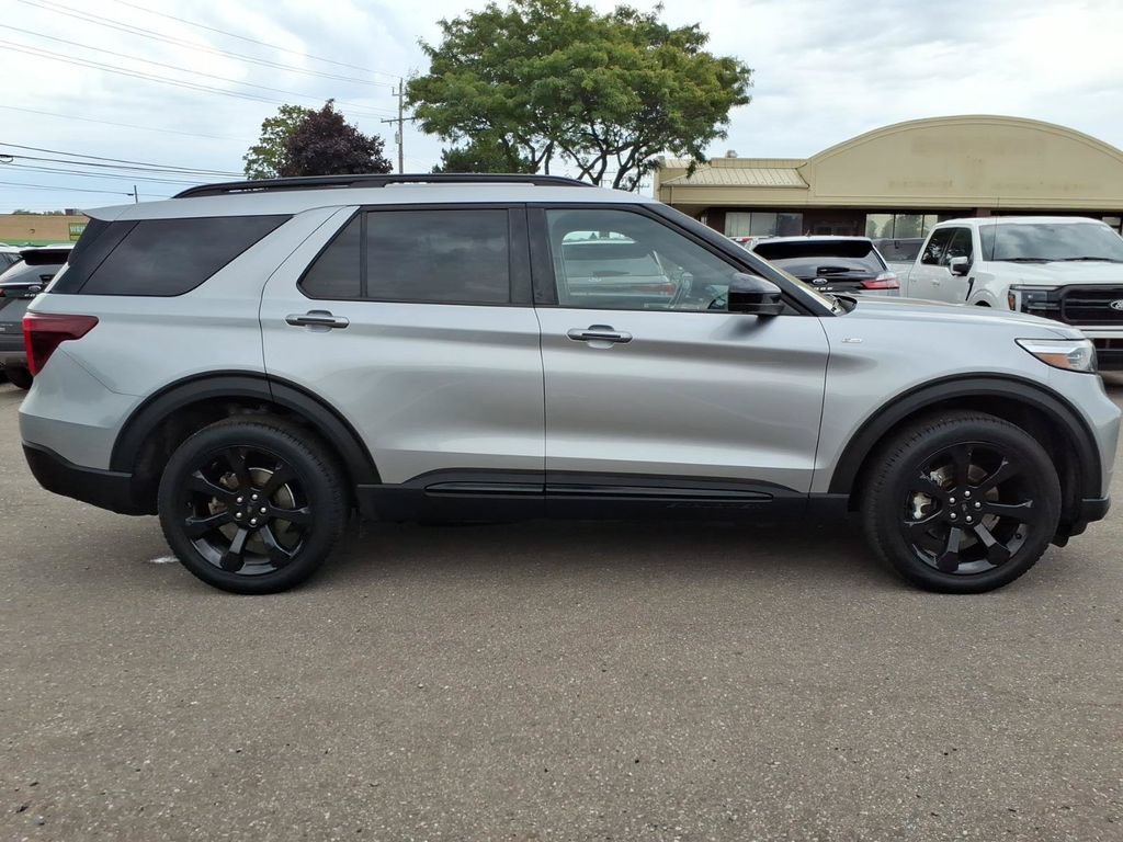 Certified 2023 Ford Explorer ST-Line AWD/4WD image 6