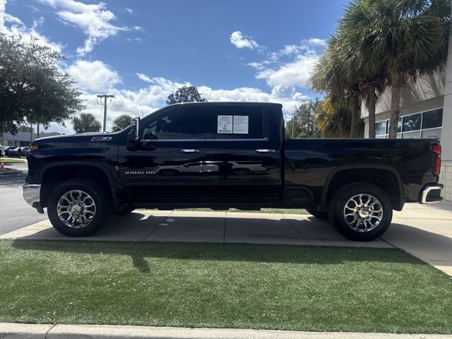 Used 2025 Chevrolet Silverado 2500 LTZ w/ LTZ Plus Package AWD/4WD image 8