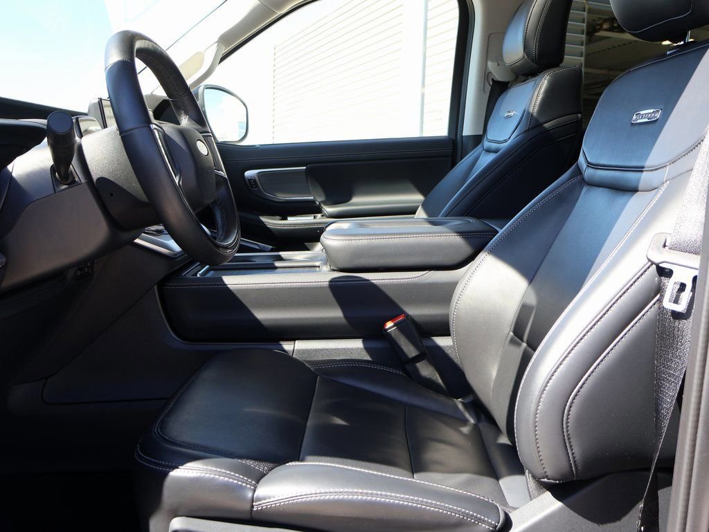 Certified 2025 Ford Expedition Max Platinum image 25