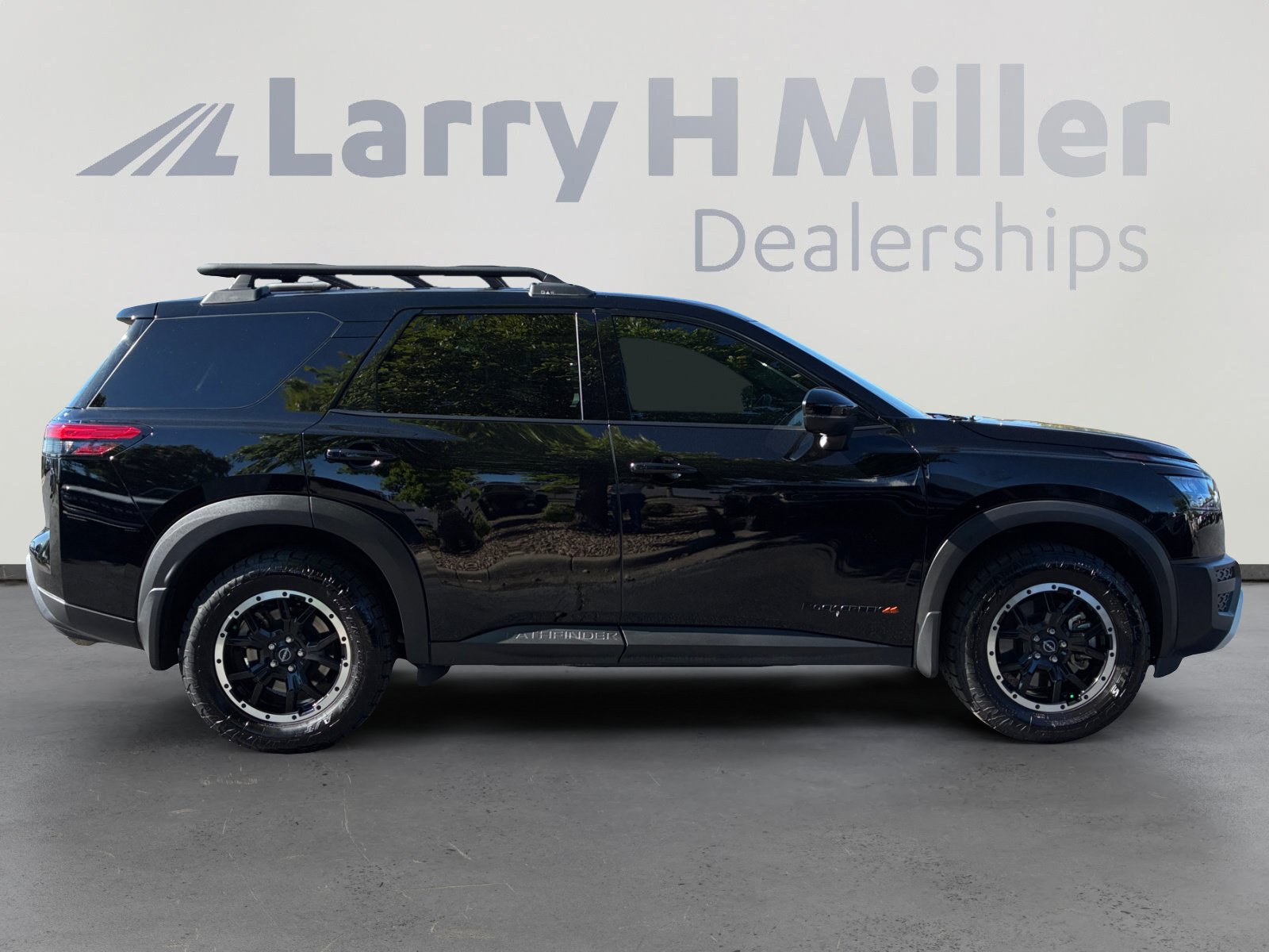Used 2025 Nissan Pathfinder Rock Creek AWD/4WD image 6