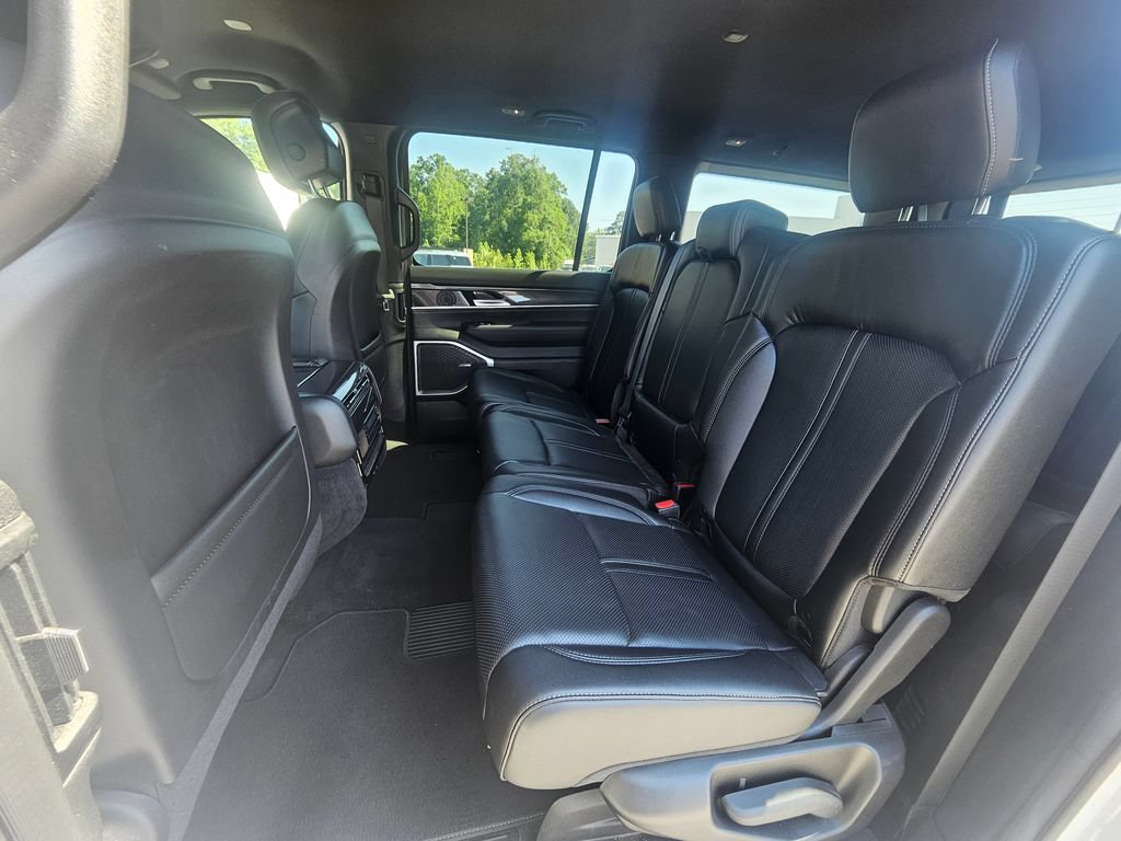 Used 2023 Jeep Wagoneer 4WD image 15