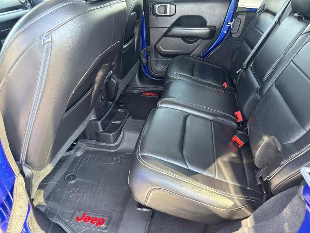 Used 2019 Jeep Wrangler Unlimited Sahara AWD/4WD image 17