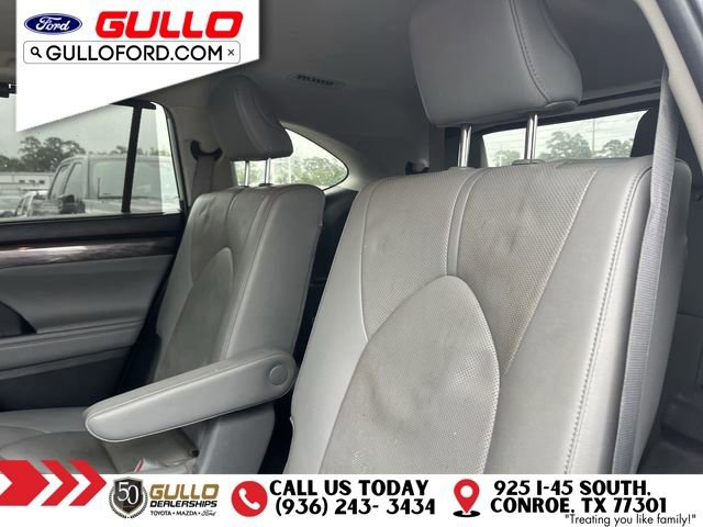 Used 2022 Toyota Highlander Limited FWD image 13