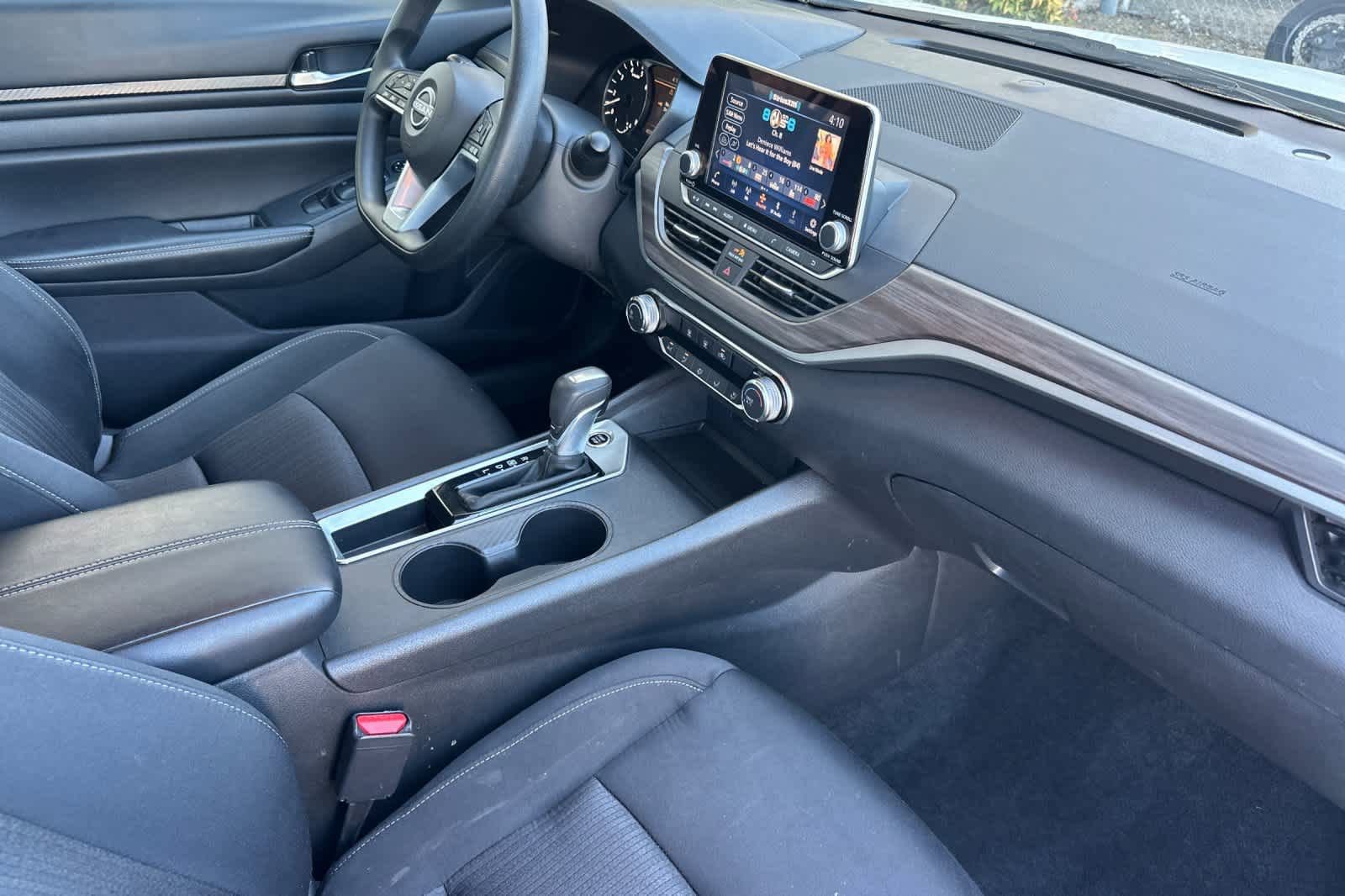 Used 2025 Nissan Altima 2.5 SV FWD image 15