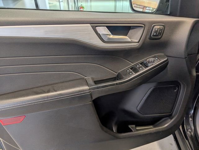 Certified 2024 Ford Escape Platinum AWD/4WD image 13