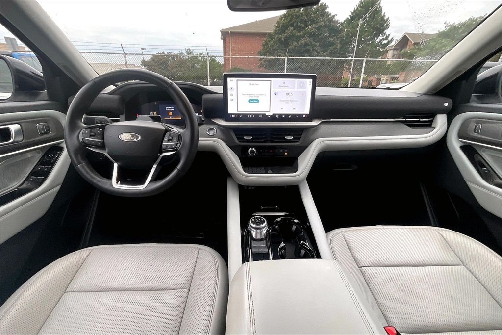 Certified 2025 Ford Explorer Platinum w/ Ultimate Package AWD/4WD image 14