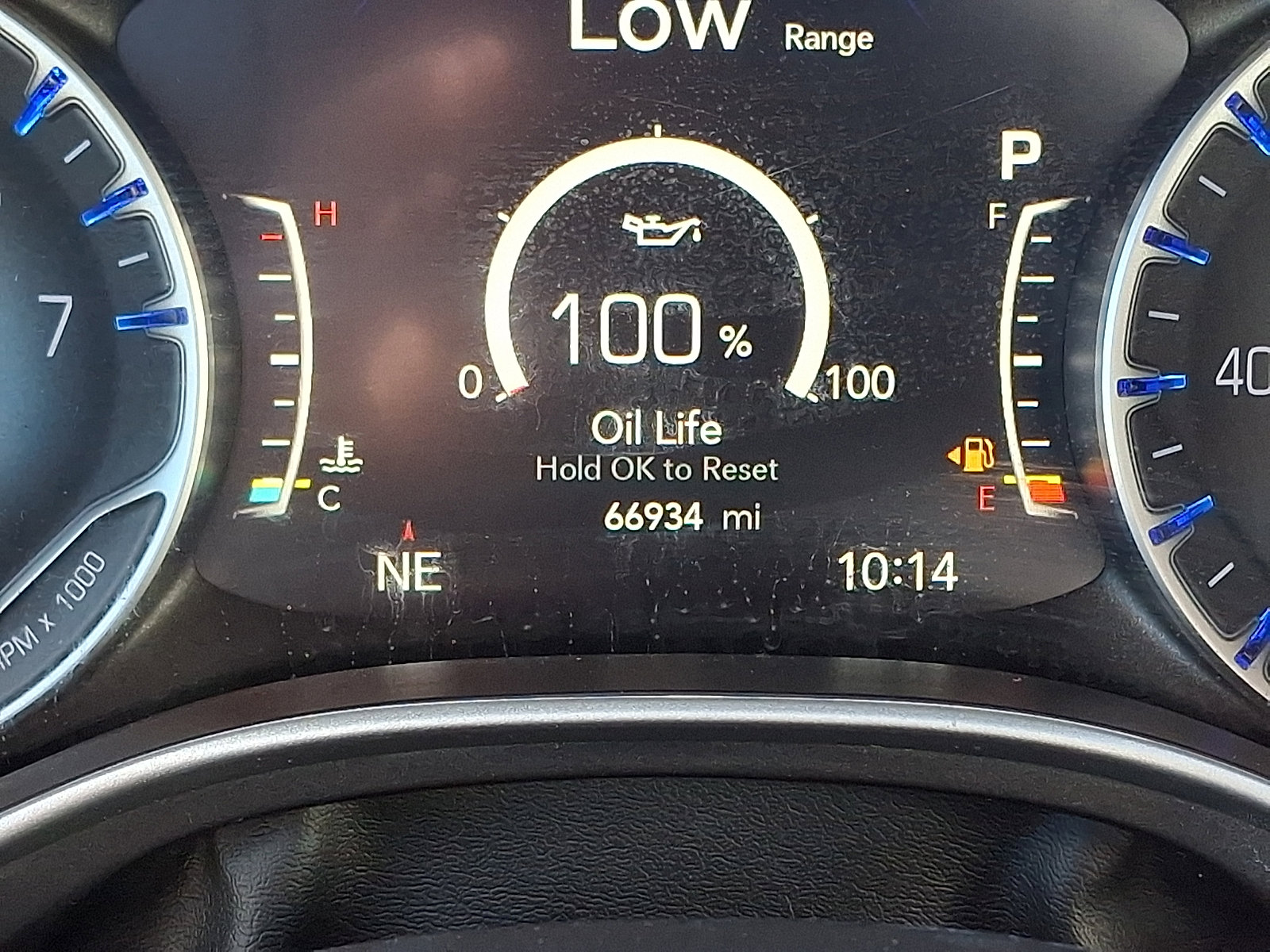 Used 2024 Chrysler Pacifica Touring-L FWD image 22
