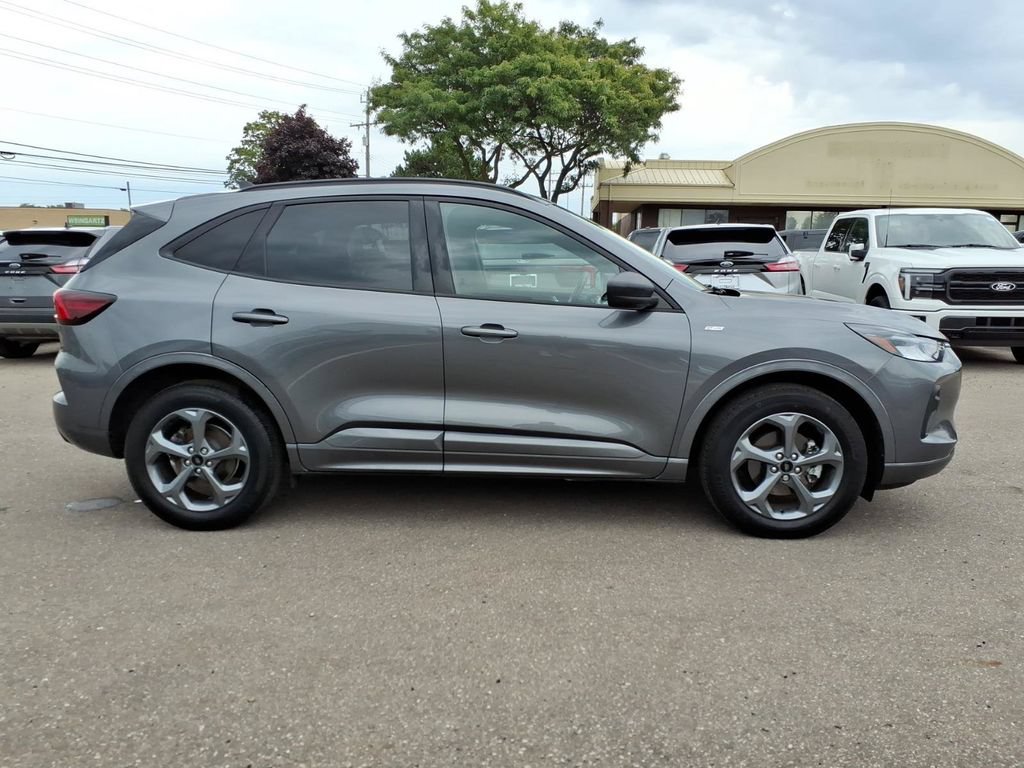 Certified 2023 Ford Escape ST-Line AWD/4WD image 6