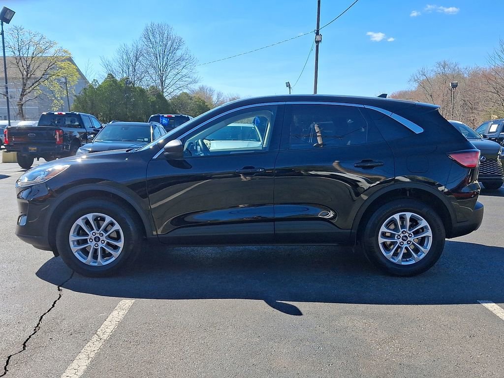Certified 2022 Ford Escape SE w/ Cold Weather Package AWD/4WD image 2
