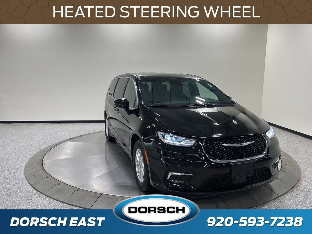 Used 2025 Chrysler Pacifica Select image 7