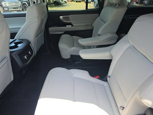 Certified 2025 Ford Expedition Max Platinum w/ Driver's Package AWD/4WD image 14