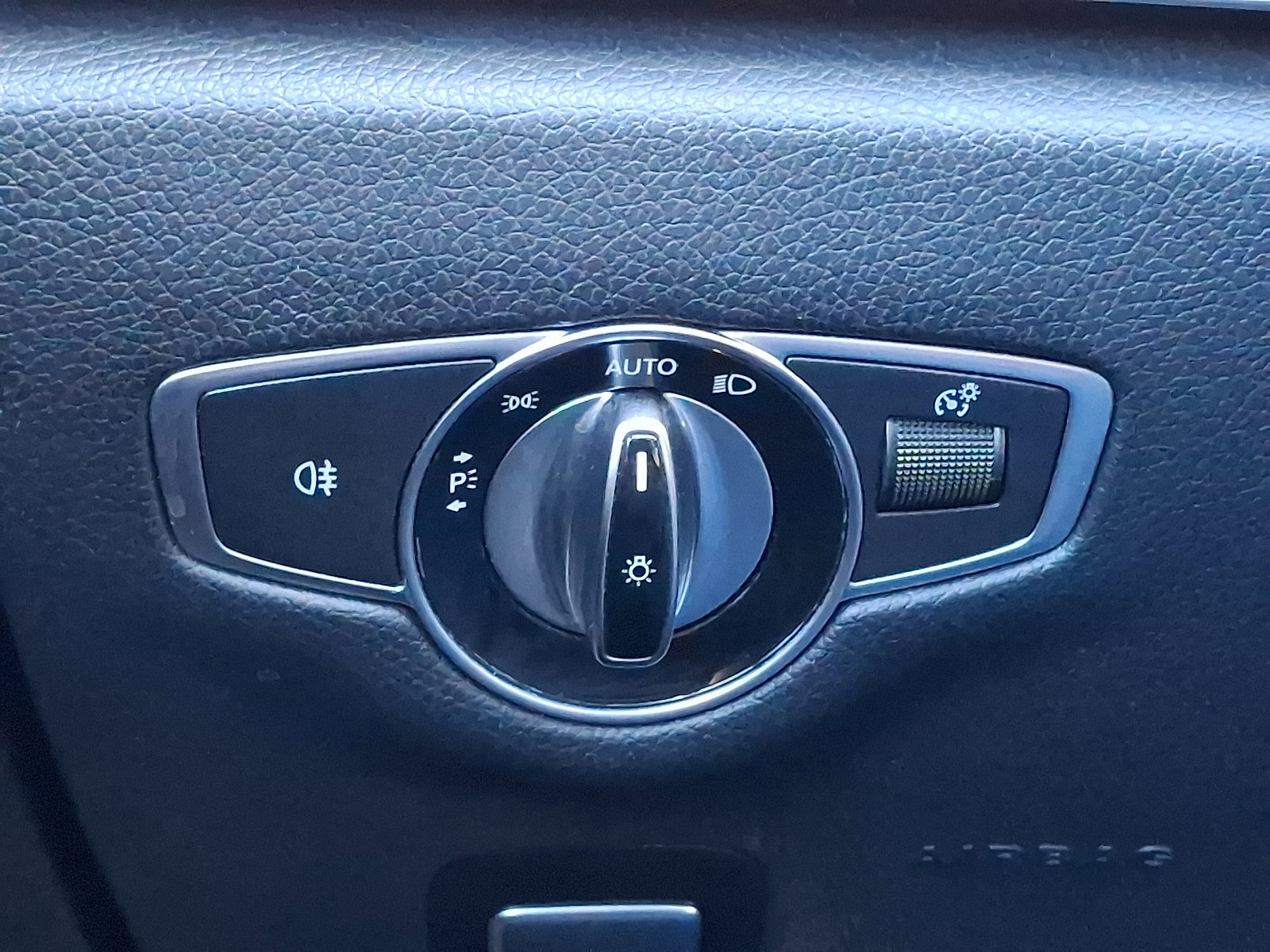 Used 2018 Mercedes-Benz E 300 4MATIC image 28