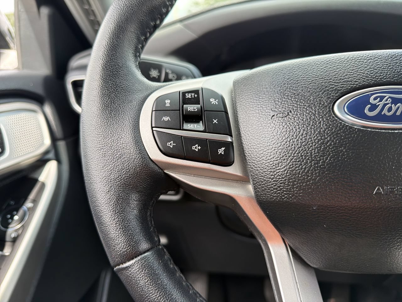 Certified 2023 Ford Explorer Limited w/ Limited Technology Package RWD image 29
