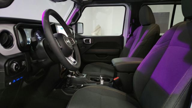 Used 2025 Jeep Wrangler Unlimited Sahara w/ Safety Group AWD/4WD image 15