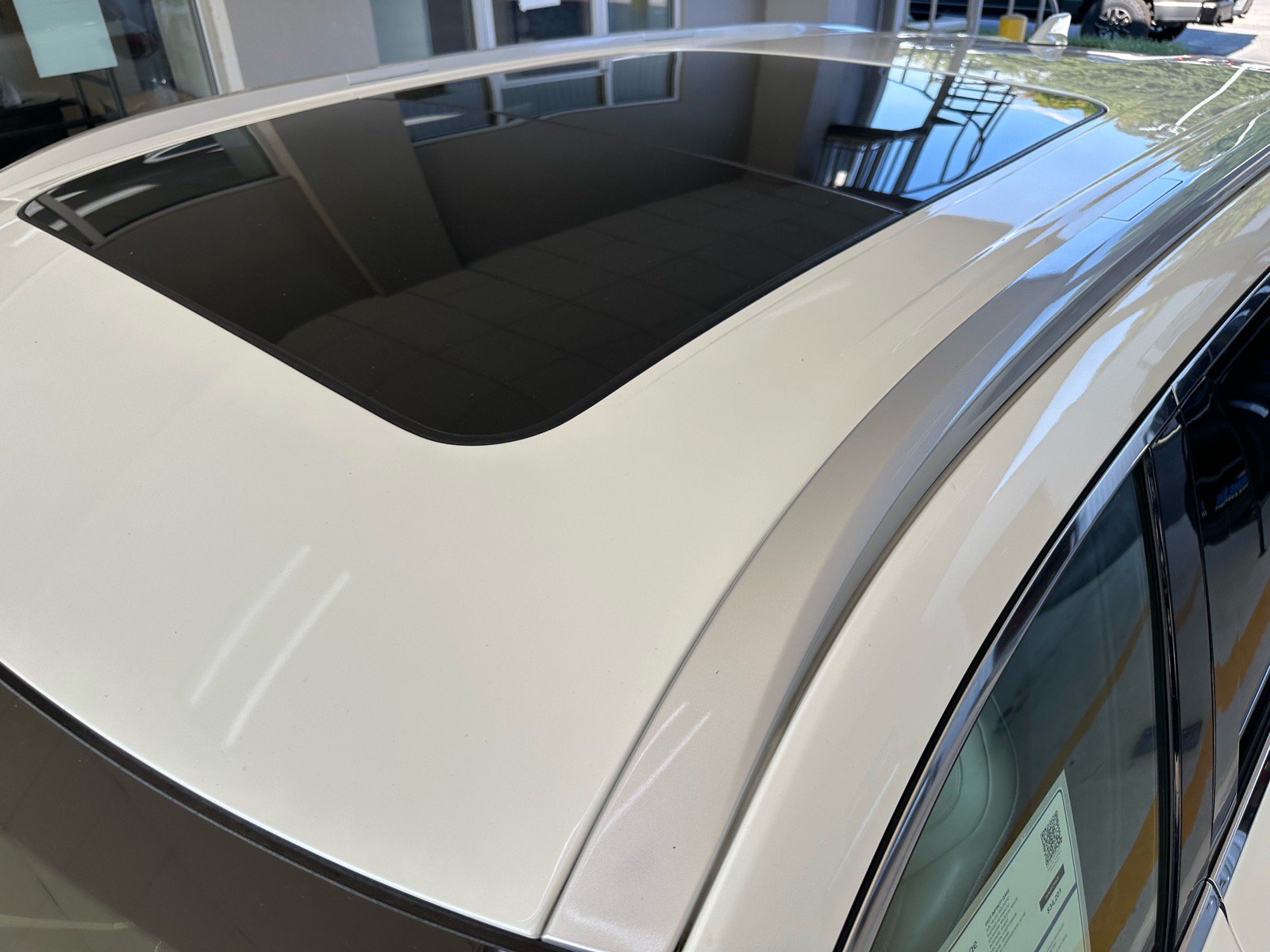 Used 2023 INFINITI QX60 Luxe w/ Cargo Package FWD image 4