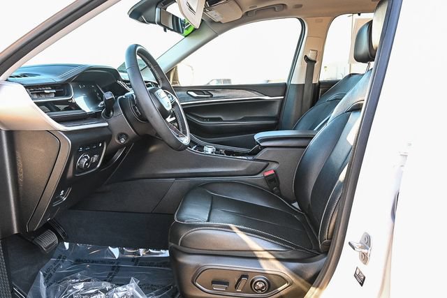Used 2023 Jeep Grand Cherokee 4WD 4xe w/ Luxury Tech Group II image 21