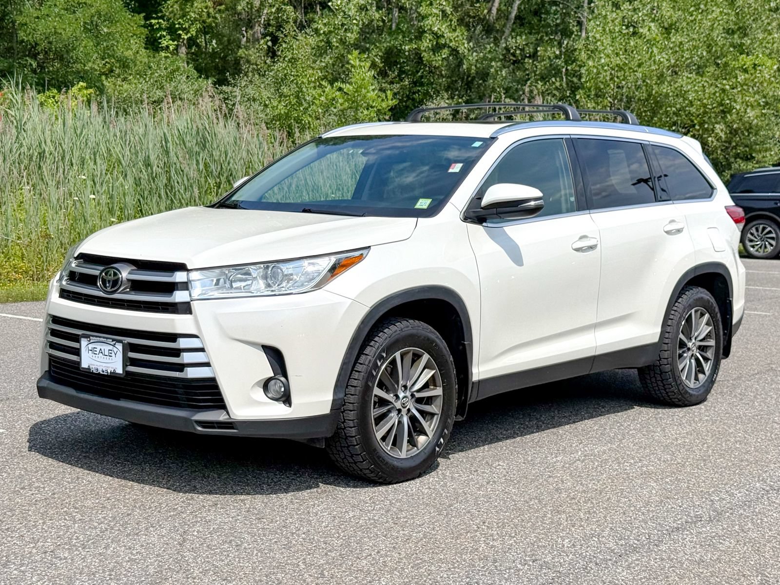 Used 2019 Toyota Highlander XLE AWD/4WD image 3