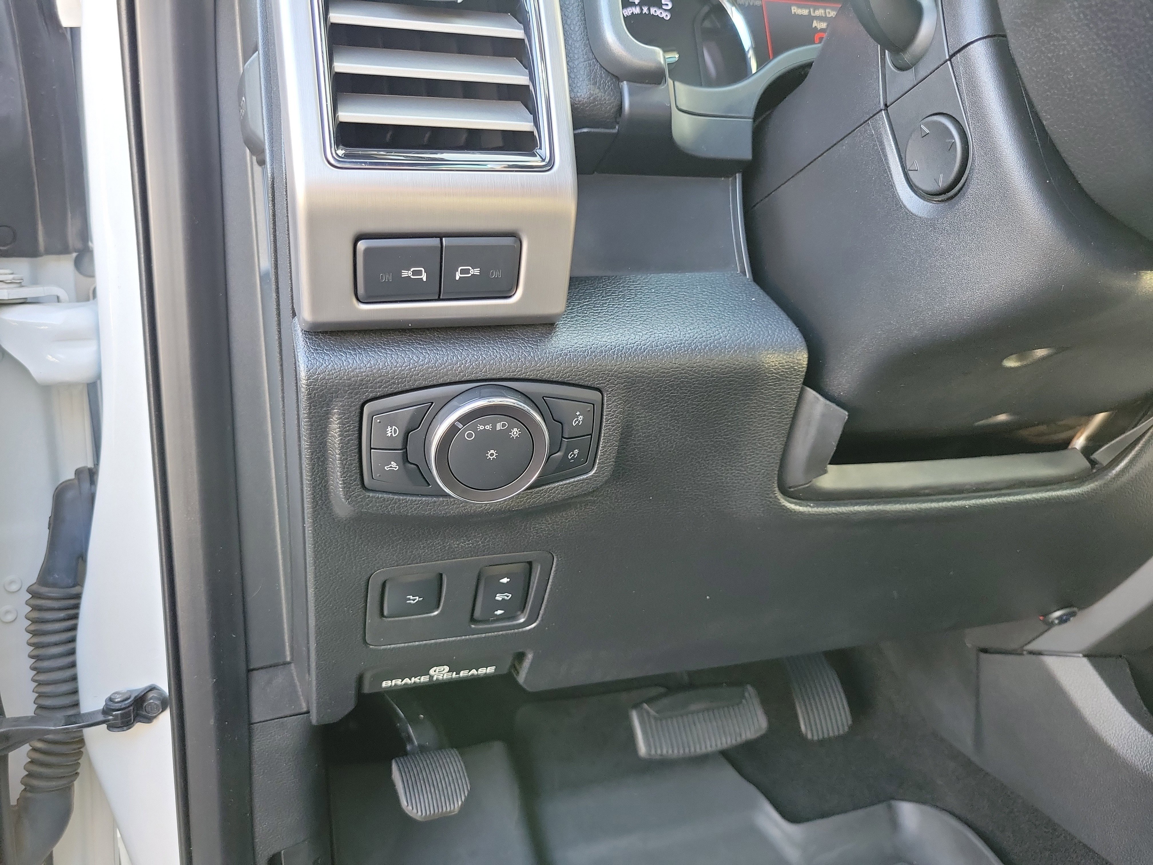 Certified 2019 Ford F350 Platinum w/ Platinum Ultimate Package AWD/4WD image 12