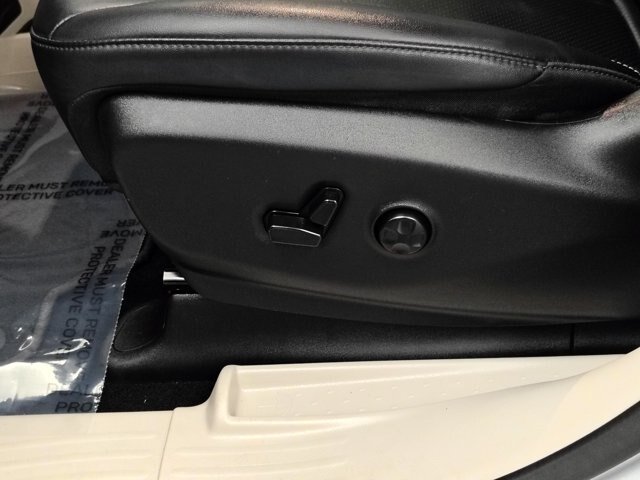 Used 2024 Chrysler Pacifica Touring-L FWD image 23
