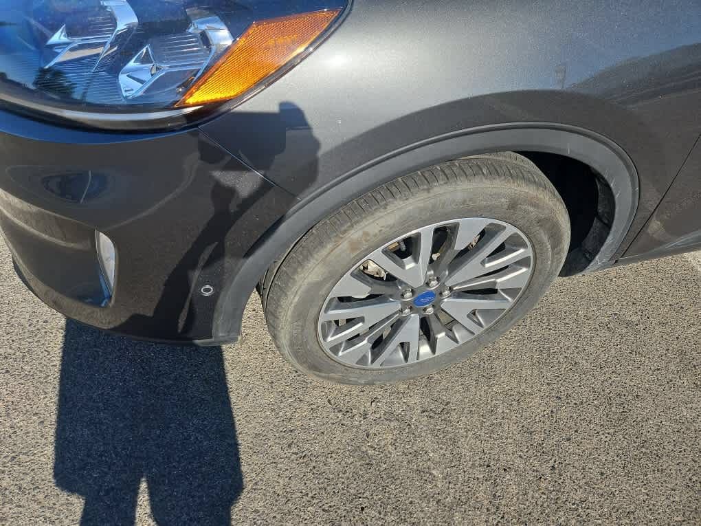 Certified 2020 Ford Escape Titanium AWD/4WD image 3