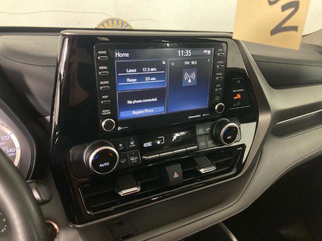 Used 2022 Toyota Highlander LE image 2