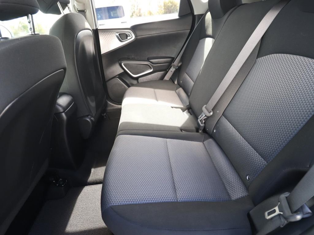 Used 2025 Kia Soul LX w/ LX Technology Package image 9