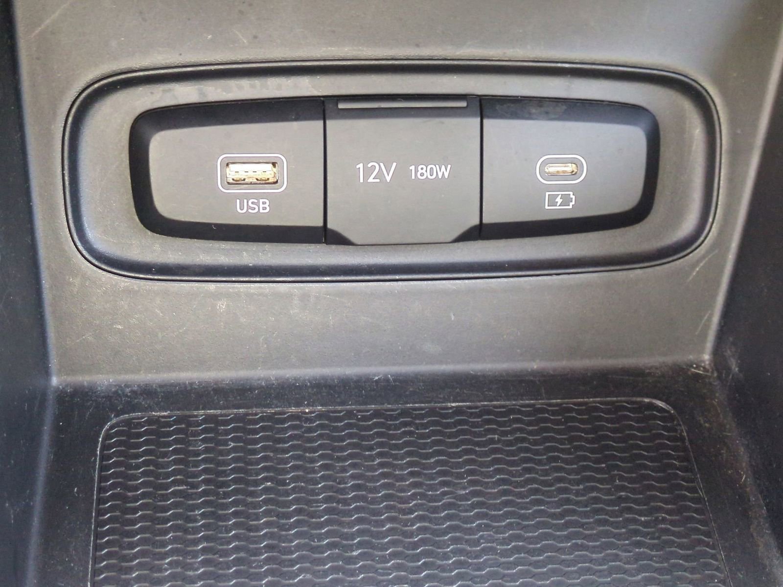 Used 2023 Hyundai Venue SEL image 33