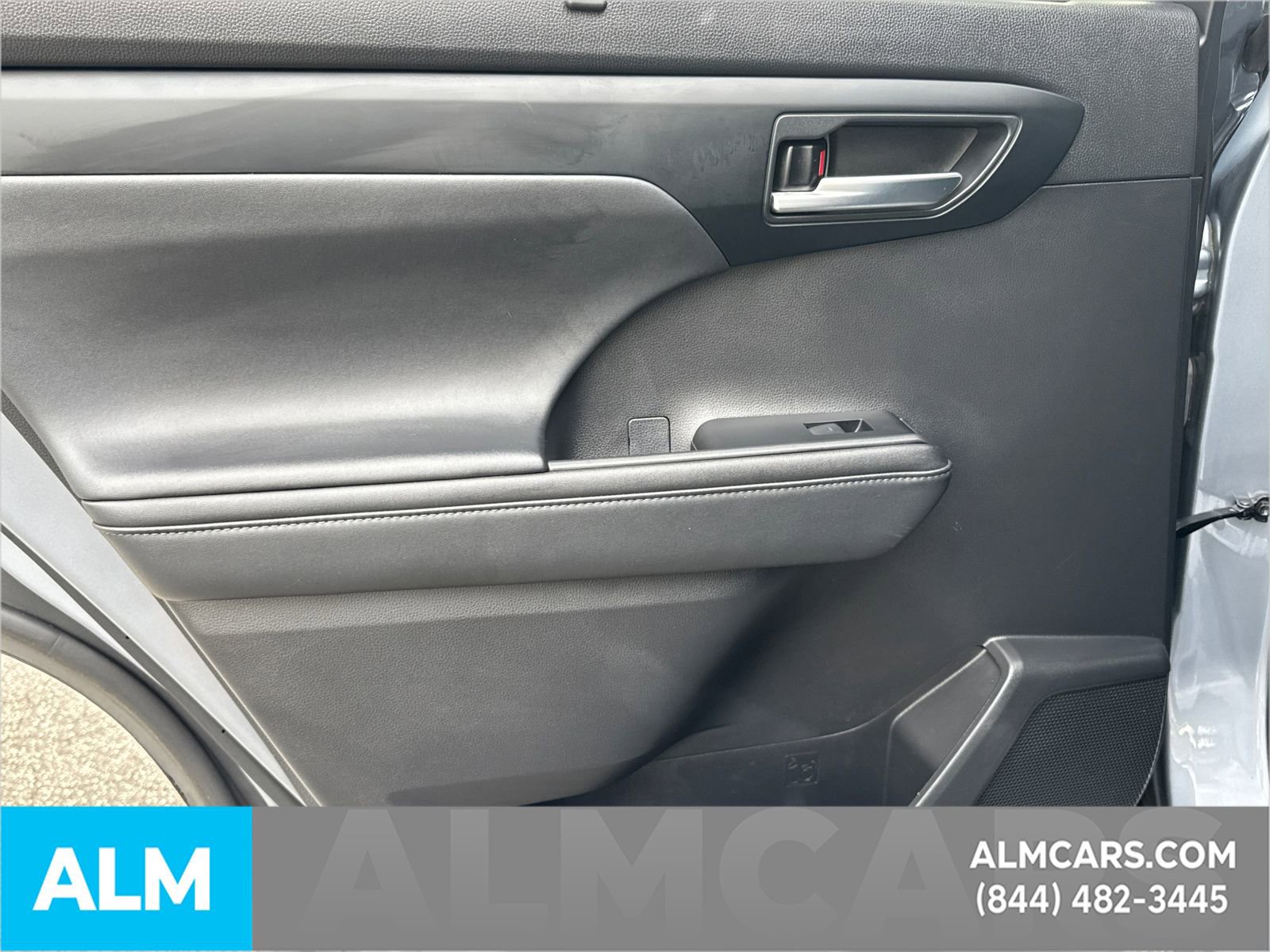 Used 2021 Toyota Highlander XLE image 26