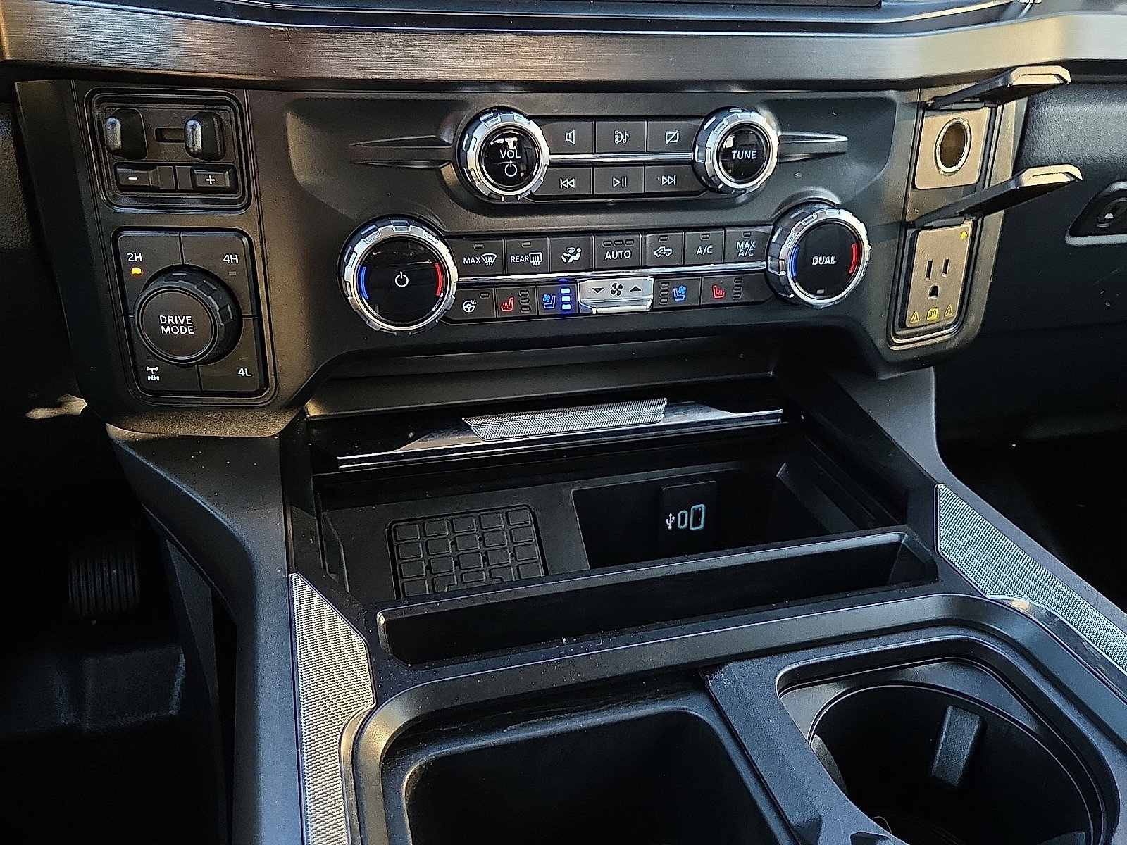 Certified 2023 Ford F250 Lariat w/ FX4 Off-Road Package AWD/4WD image 17