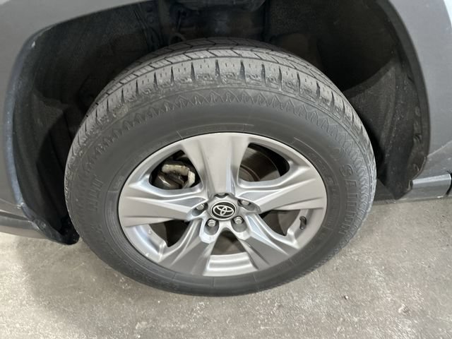 Used 2022 Toyota RAV4 XLE AWD/4WD image 22