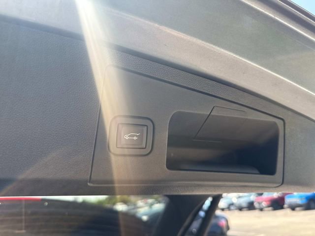 Used 2024 Cadillac XT4 Sport image 9