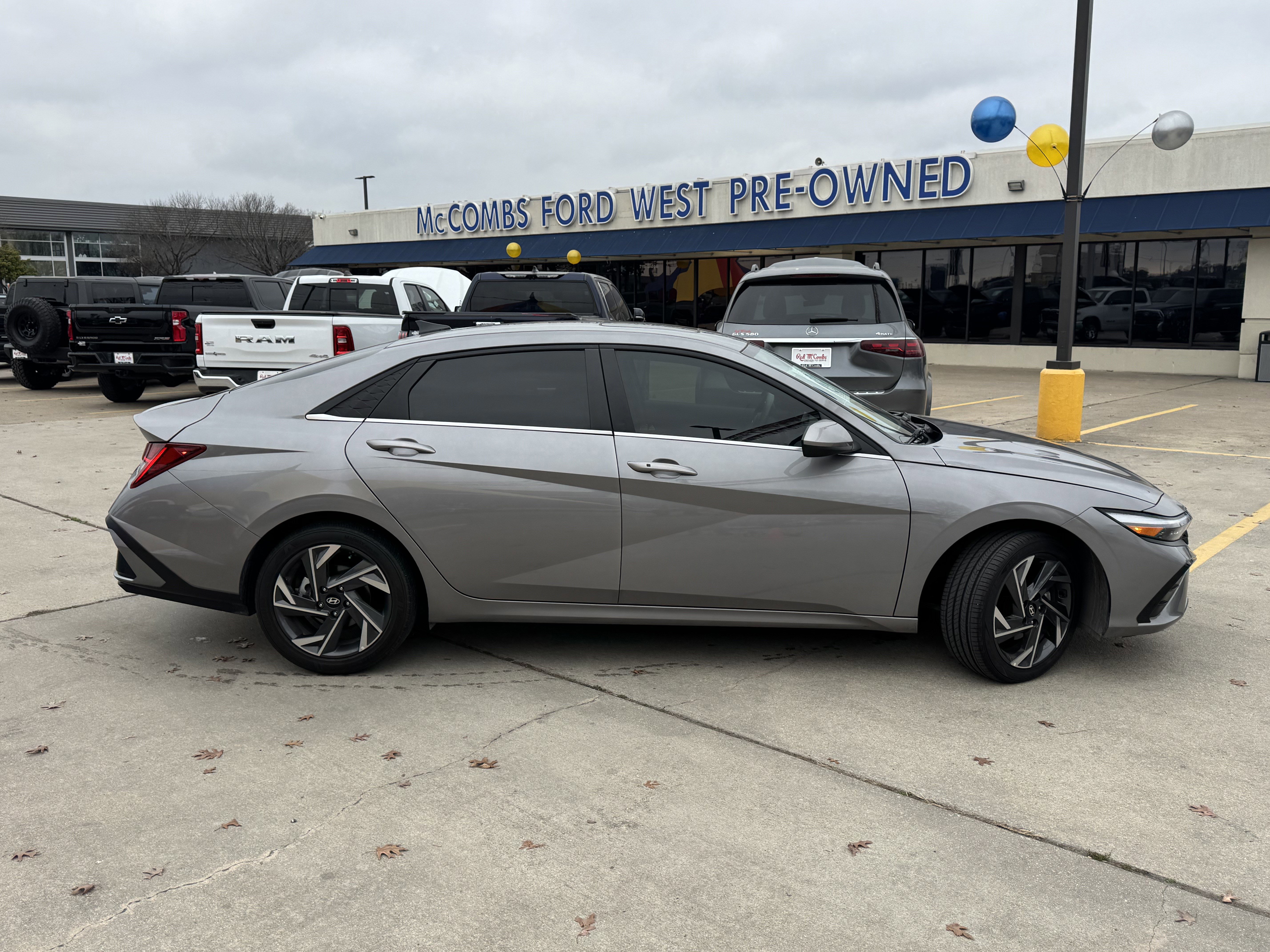 Used 2024 Hyundai Elantra SEL w/ Convenience Package image 3