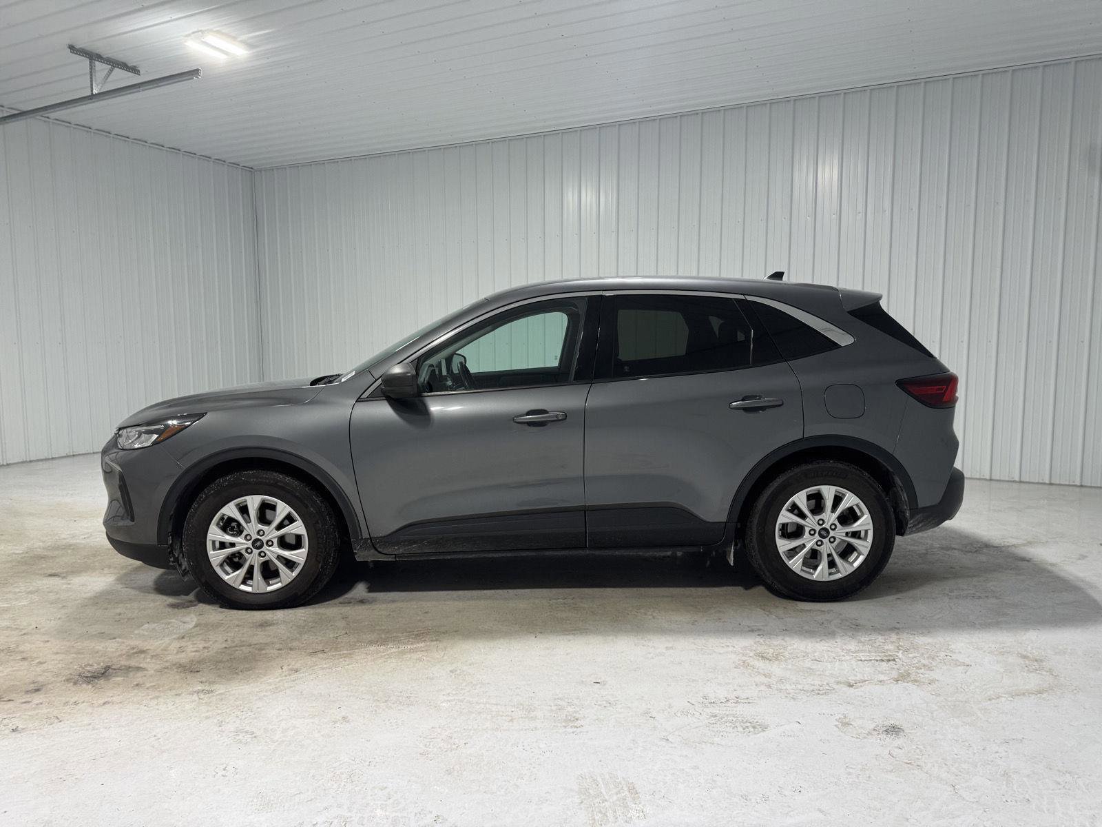 Certified 2023 Ford Escape Active w/ Cold Weather Package image 3