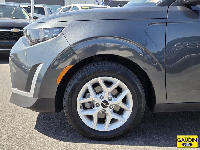 Used 2025 Kia Soul LX w/ LX Technology Package FWD image 10