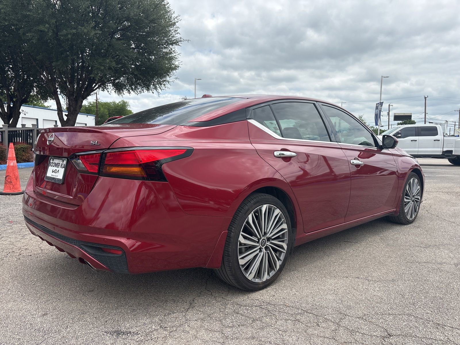 Used 2024 Nissan Altima 2.5 SL FWD image 3