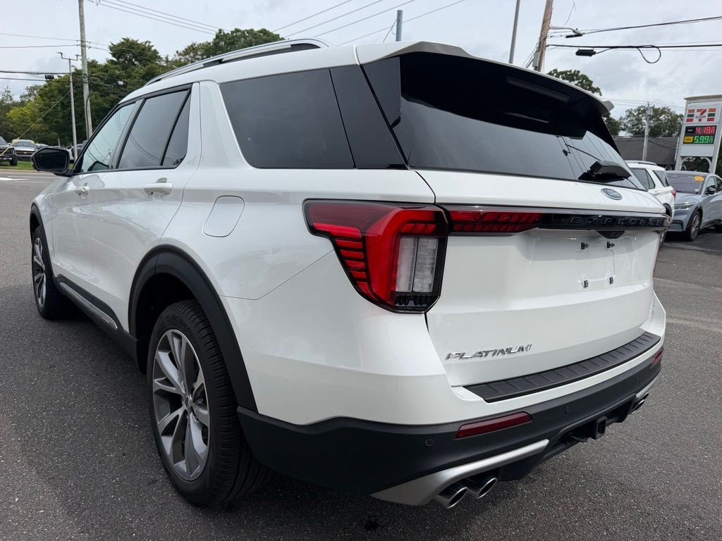 Certified 2025 Ford Explorer Platinum w/ Ultimate Package AWD/4WD image 4