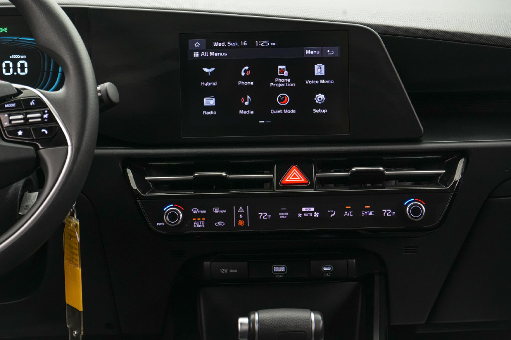 Used 2025 Kia Niro LX FWD image 15