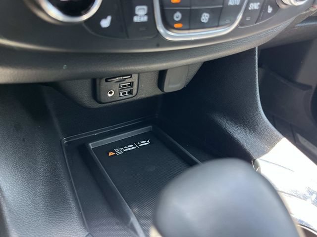 Used 2023 Chevrolet Traverse RS w/ LPO, Floor Liner Package FWD image 40